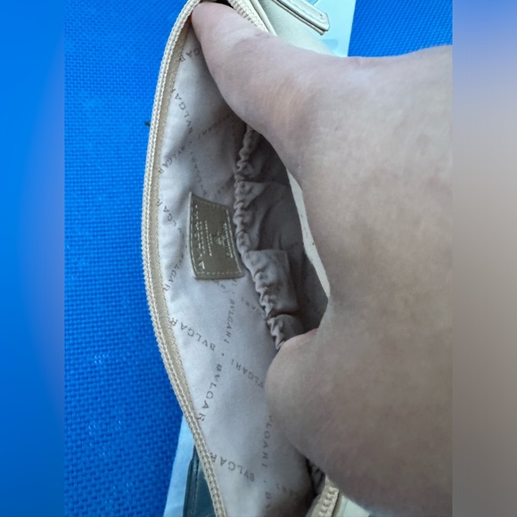 🔥Emirates Airline Business Class Bvlgari Ominia Make Up Bag Travel Case Gold - Picture 10 of 16